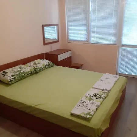 Varna Beach شقة *